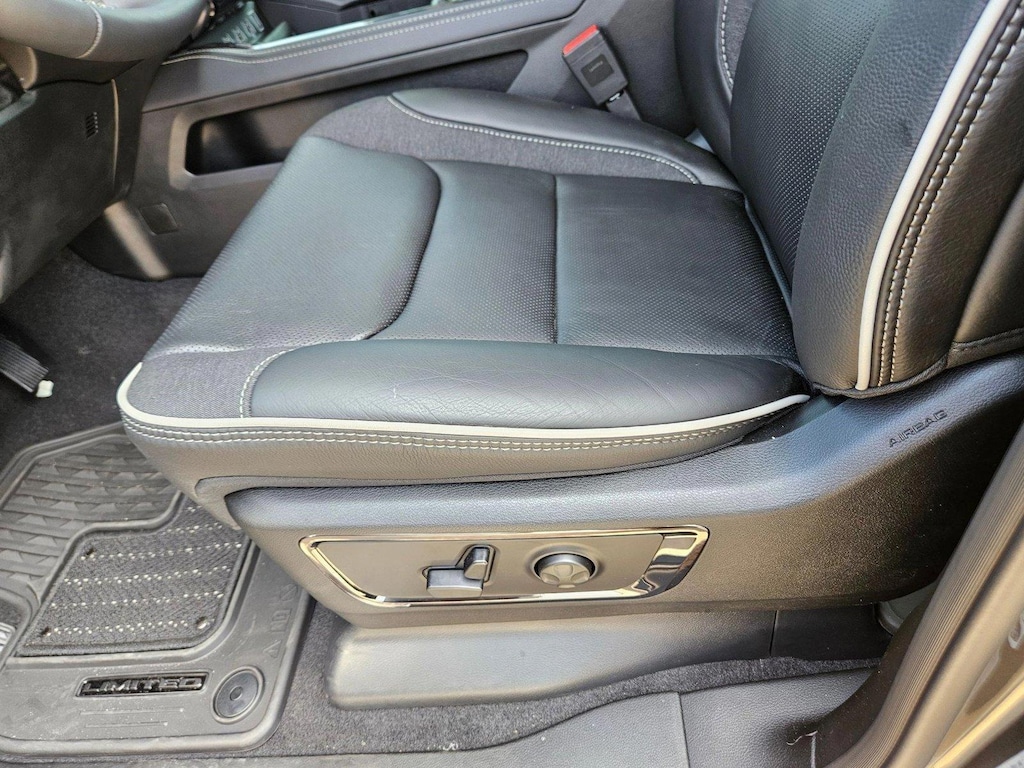 New 2025 Ram 1500 Limited Truck Crew Cab