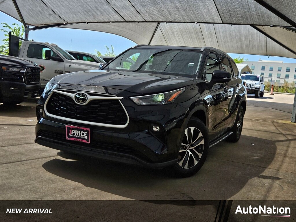 Used 2022 Toyota Highlander XLE Sport Utility