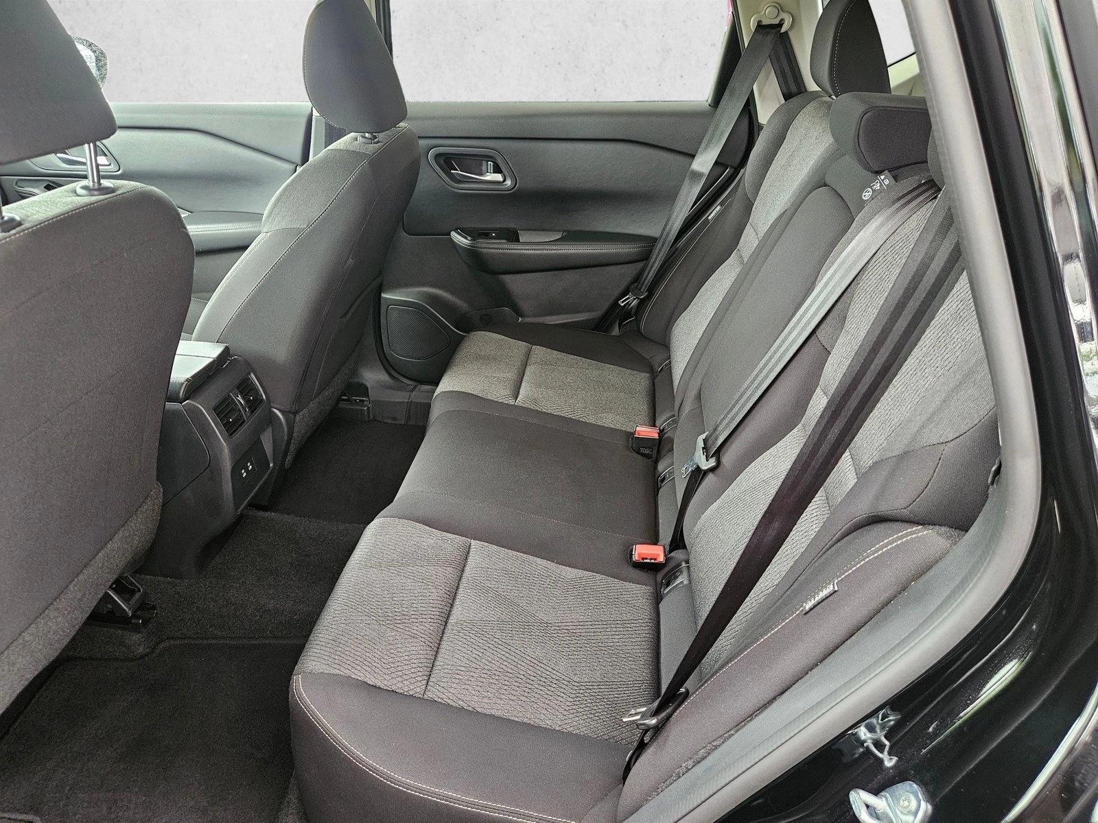 2025 Nissan Rogue SV - Photo 13