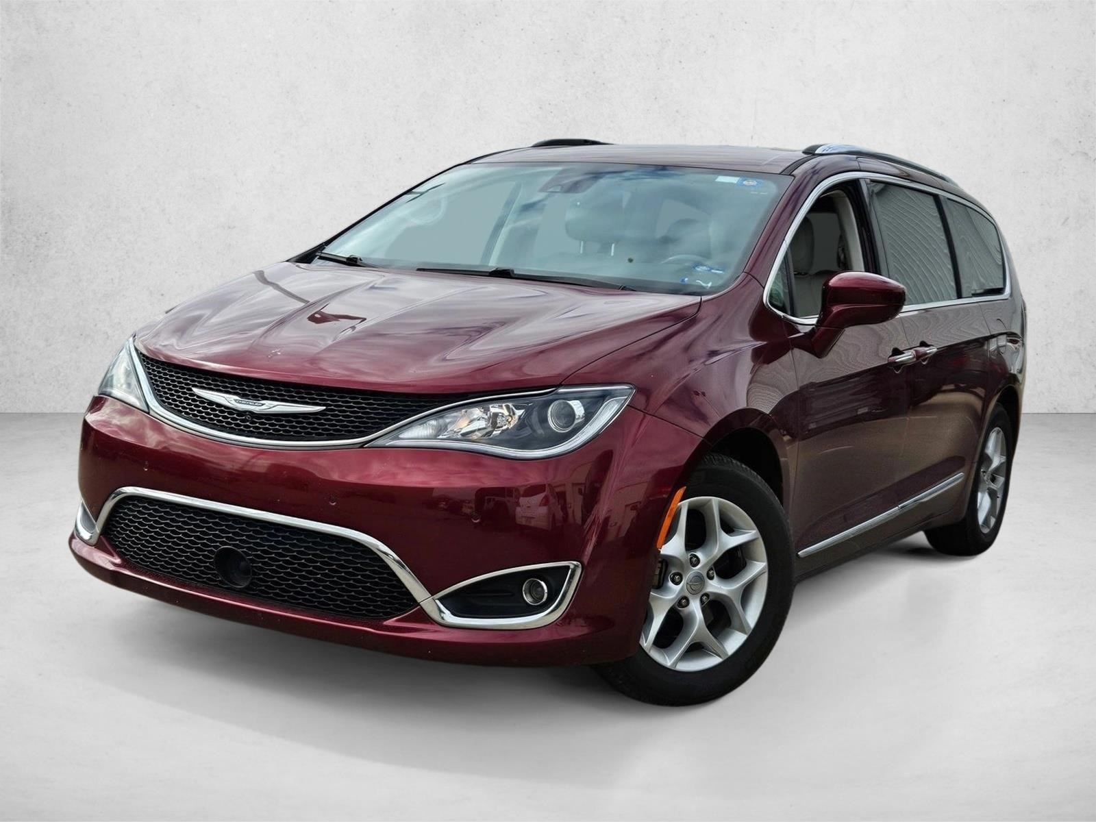 2018 Chrysler Pacifica Touring L Plus's photo