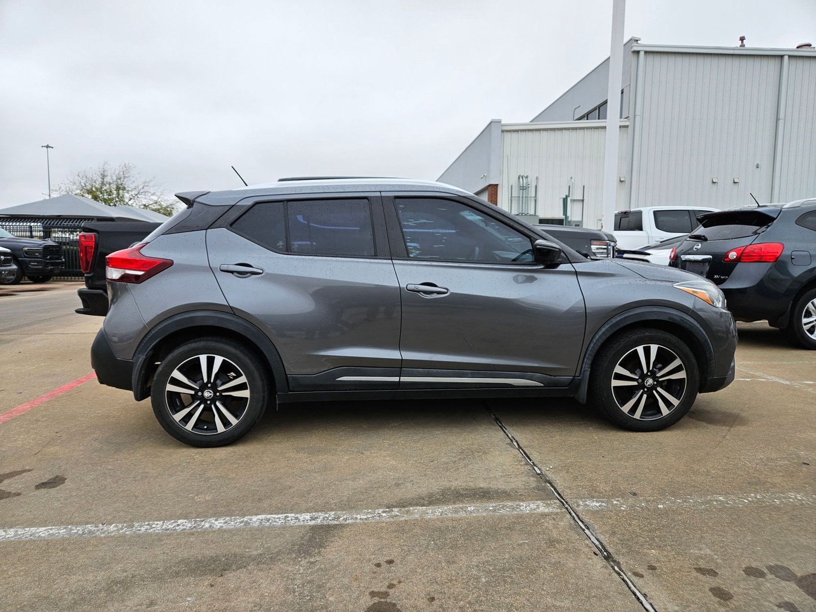2019 Nissan Kicks SR photo 4