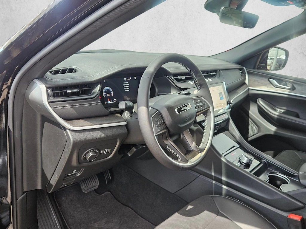 New 2026 Jeep Grand Cherokee Laredo Altitude SUV