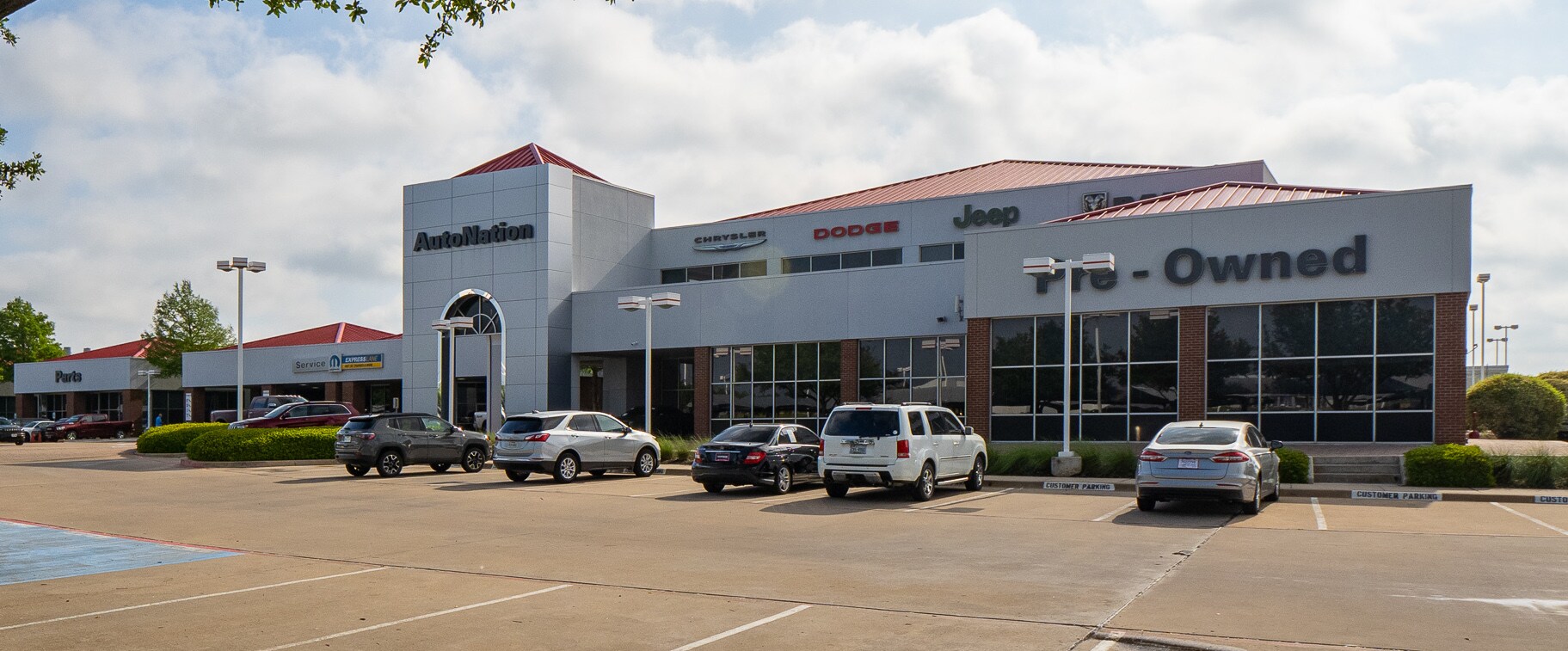 Exterior view of AutoNation Chrysler Dodge Jeep Ram North Fort Worth