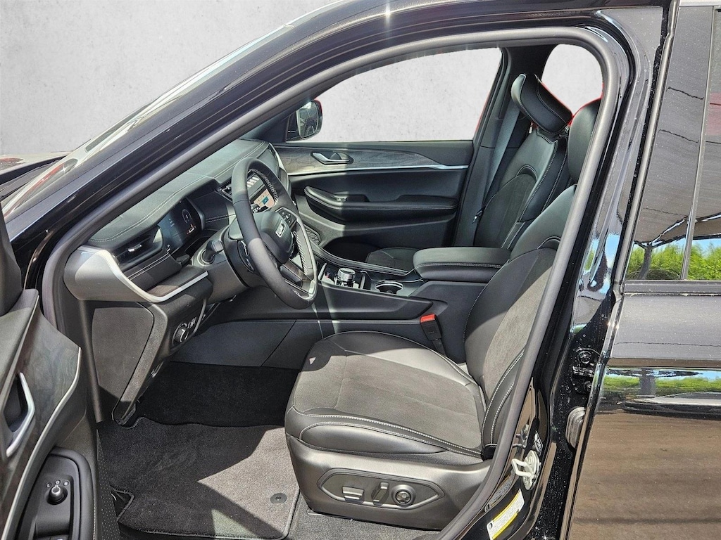New 2026 Jeep Grand Cherokee Laredo Altitude SUV