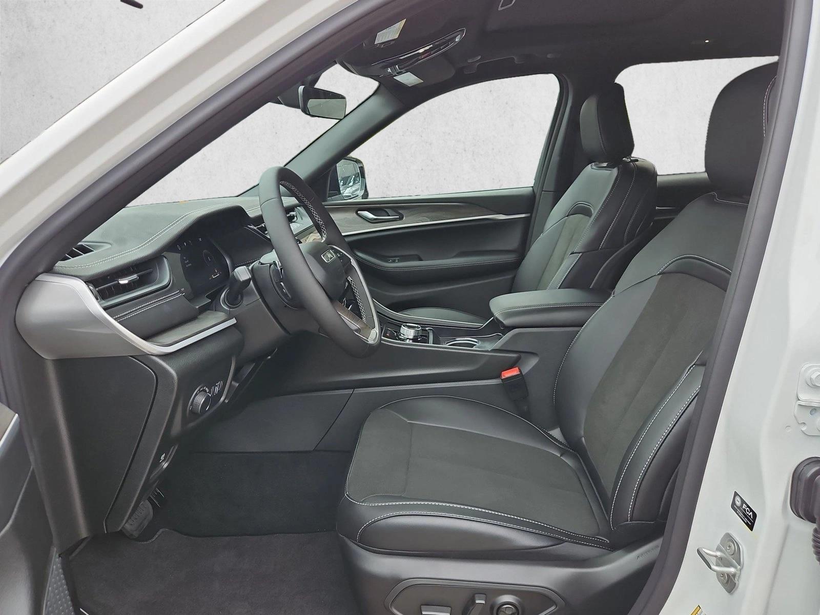 New 2027 Jeep Grand Cherokee 2 Row Laredo Altitude SUV