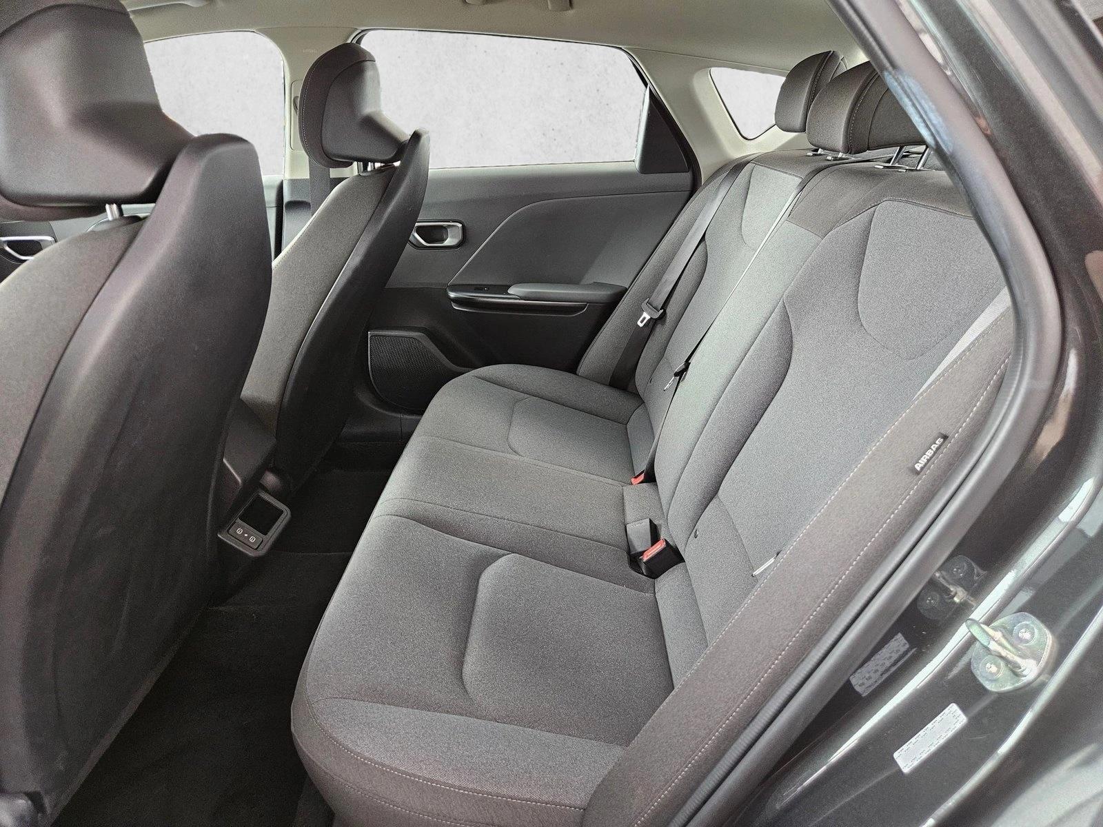 2025 Kia K4 LXS - Photo 11