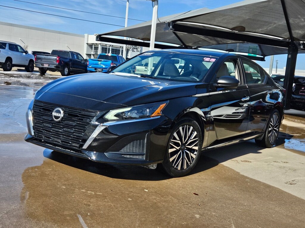 Used 2025 Nissan Altima SV 4dr Car