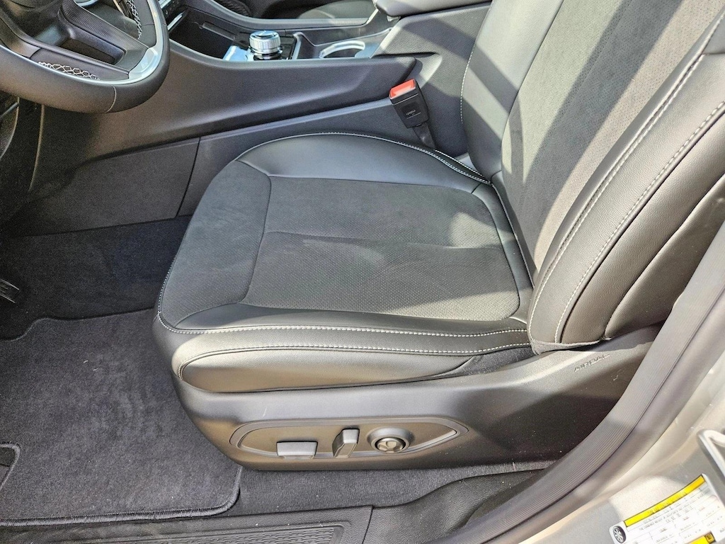 New 2025 Jeep Grand Cherokee Altitude X SUV