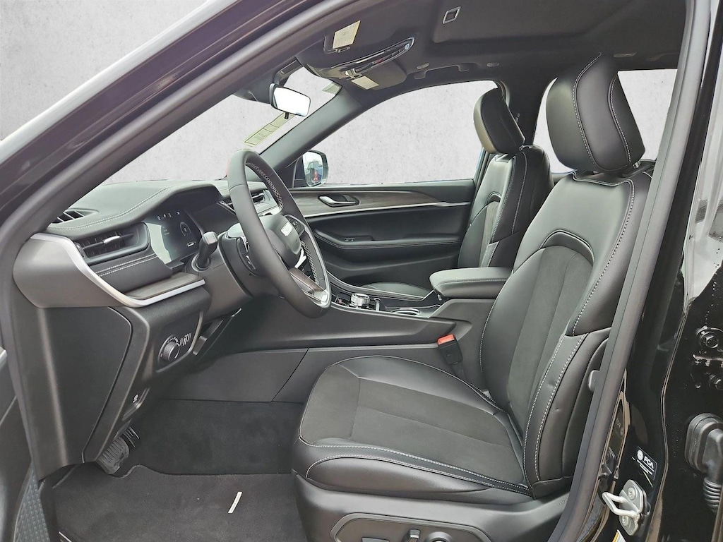 New 2027 Jeep Grand Cherokee Laredo Altitude SUV