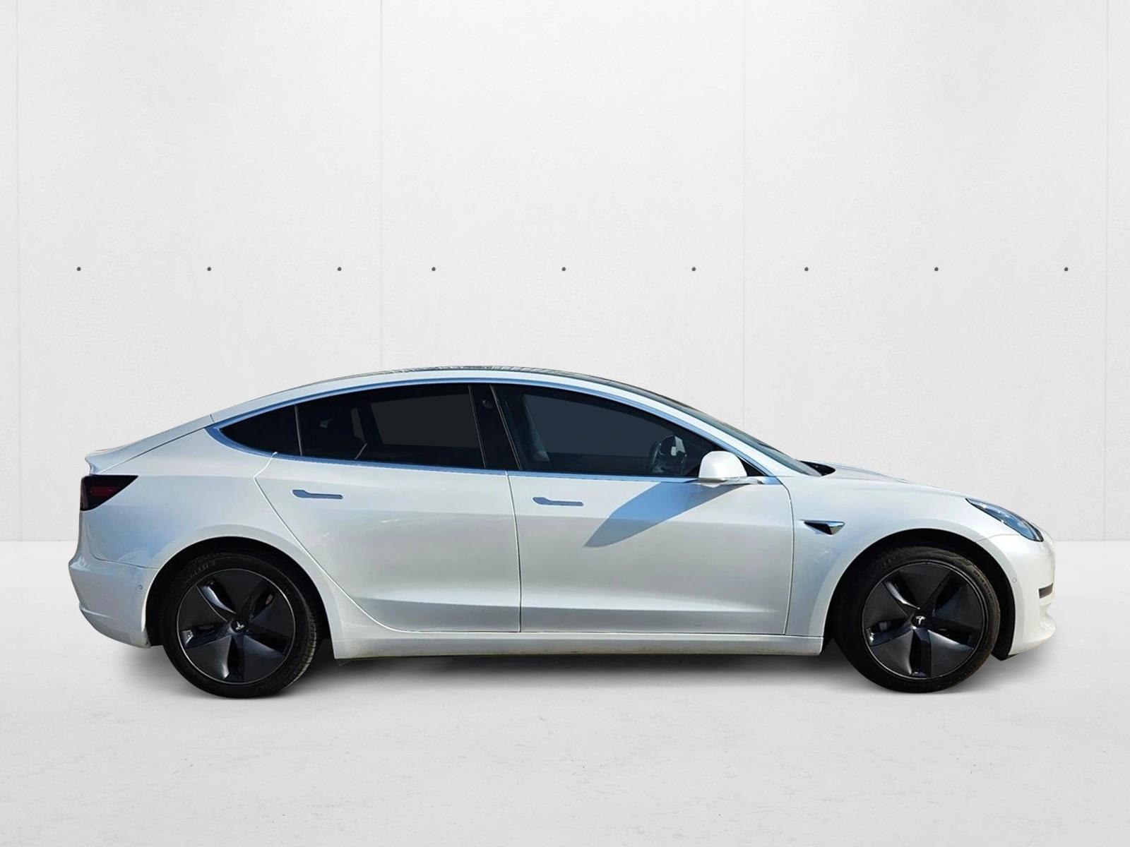 2020 Tesla Model 3 Standard Range photo 4