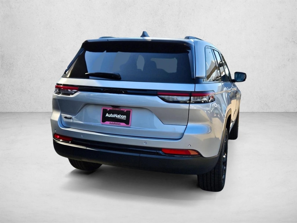 New 2025 Jeep Grand Cherokee Laredo SUV