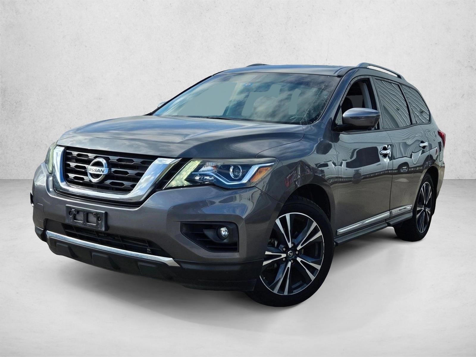 2018 Nissan Pathfinder Platinum's photo