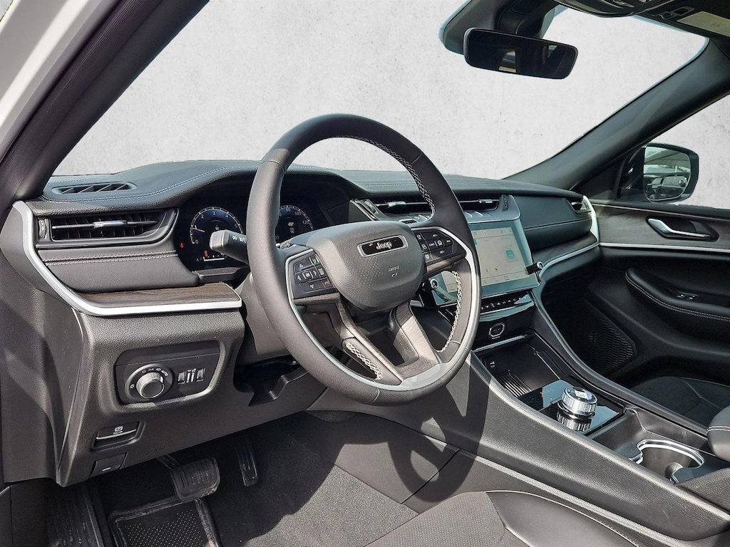 New 2026 Jeep Grand Cherokee Laredo Altitude SUV