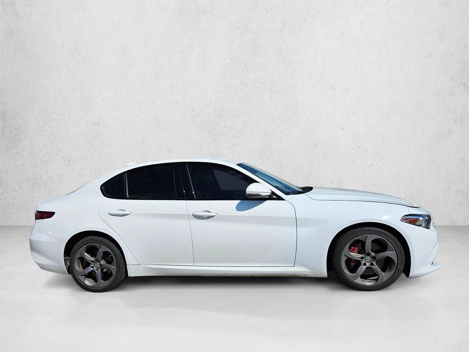2018 Alfa Romeo Giulia photo 4