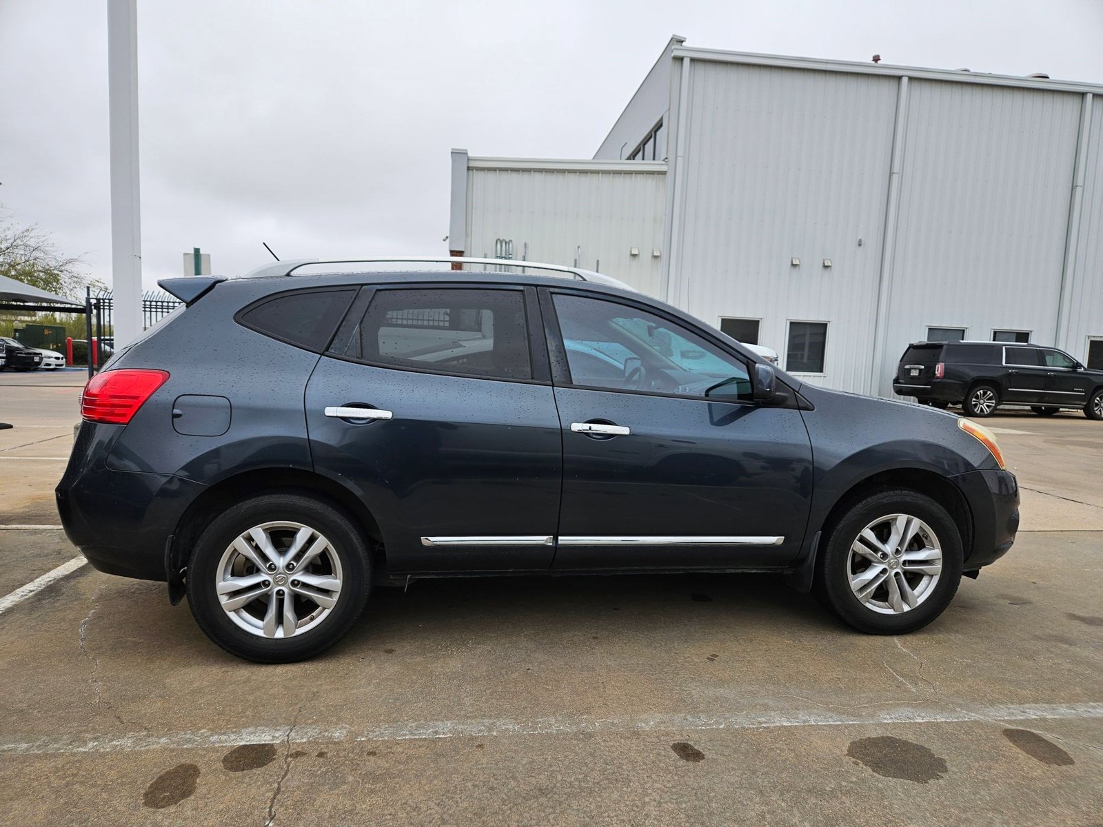 2013 Nissan Rogue SV photo 3