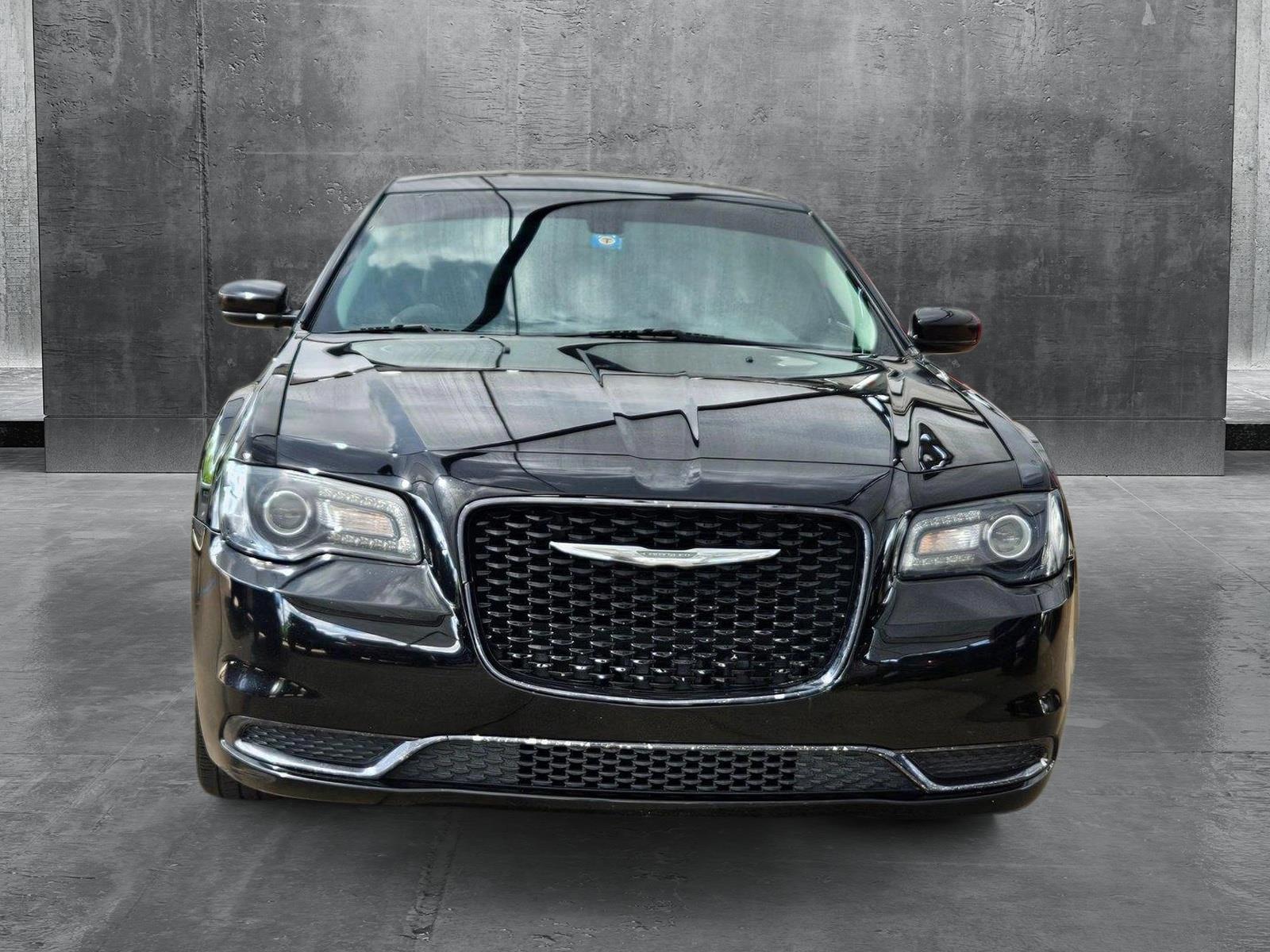 Used 2018 Chrysler 300 Touring with VIN 2C3CCAAG1JH275111 for sale in Fort Worth, TX