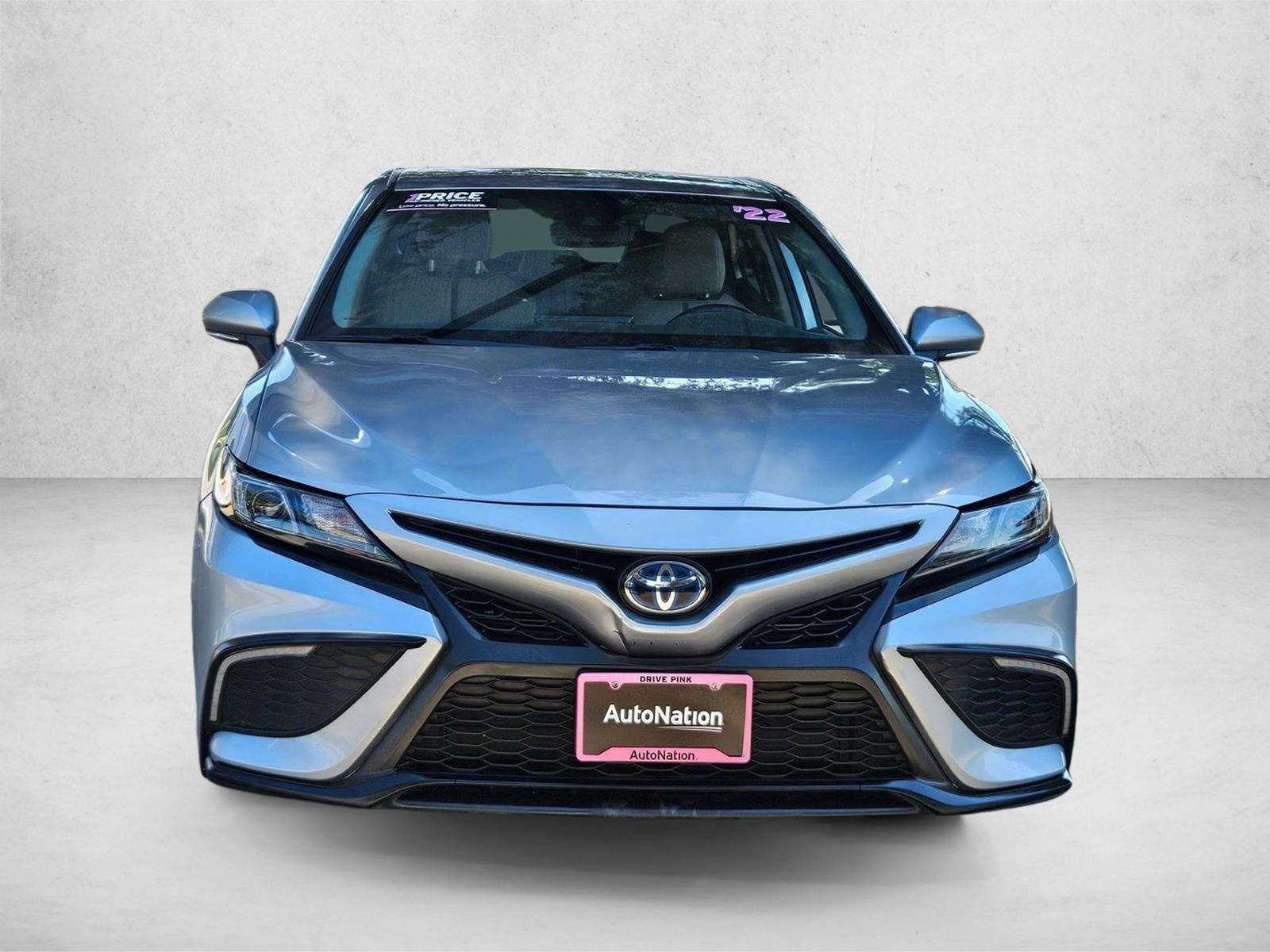 2022 Toyota Camry SE photo 2