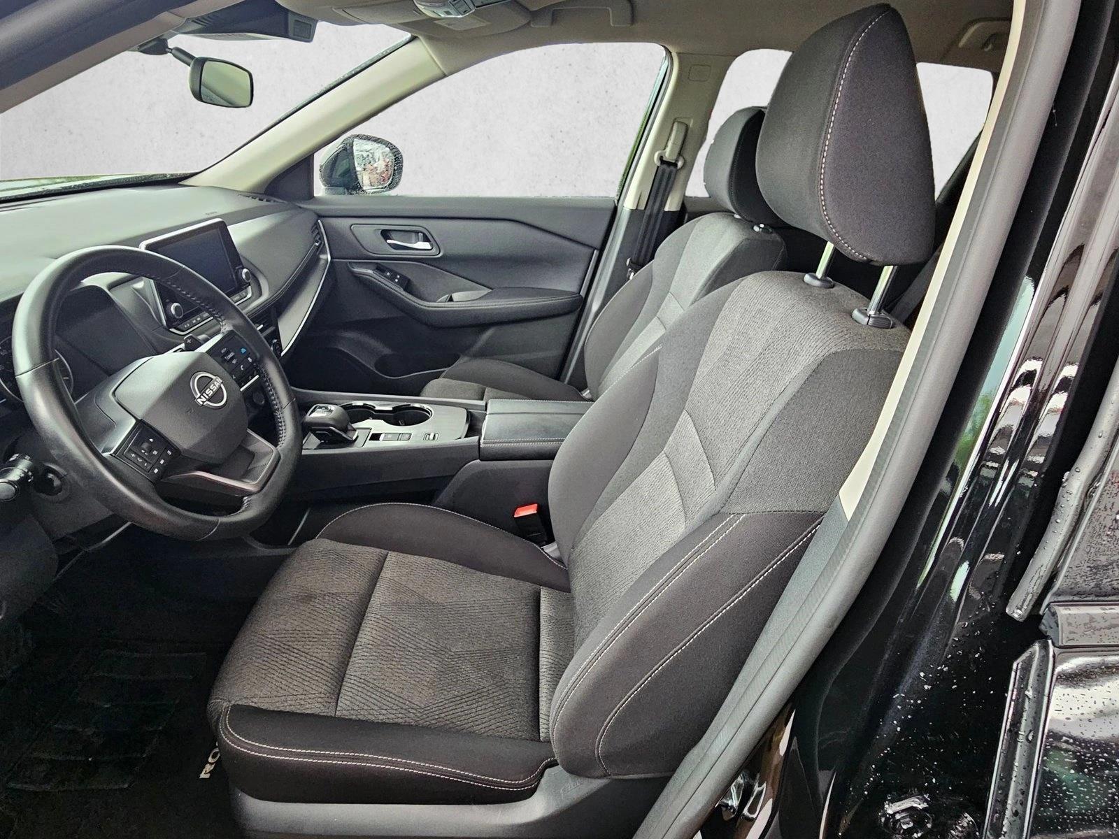 2025 Nissan Rogue SV - Photo 12