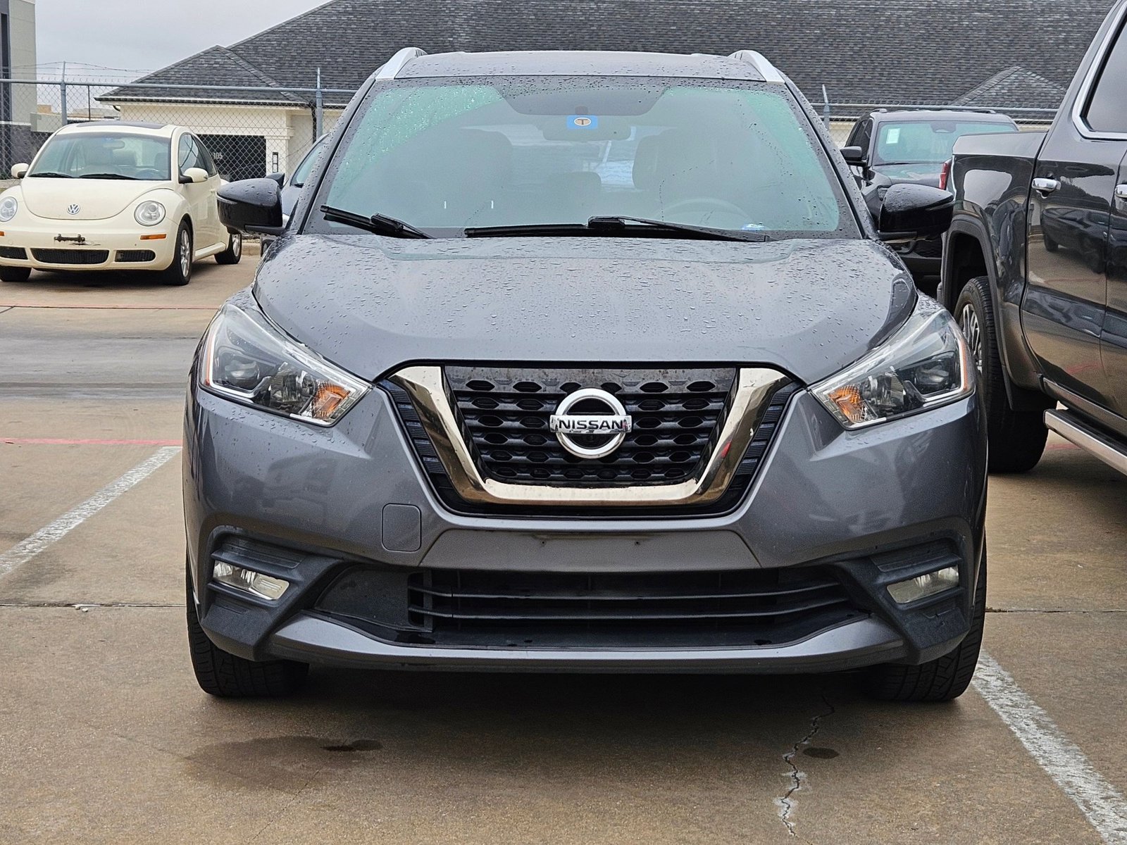 2019 Nissan Kicks SR photo 2