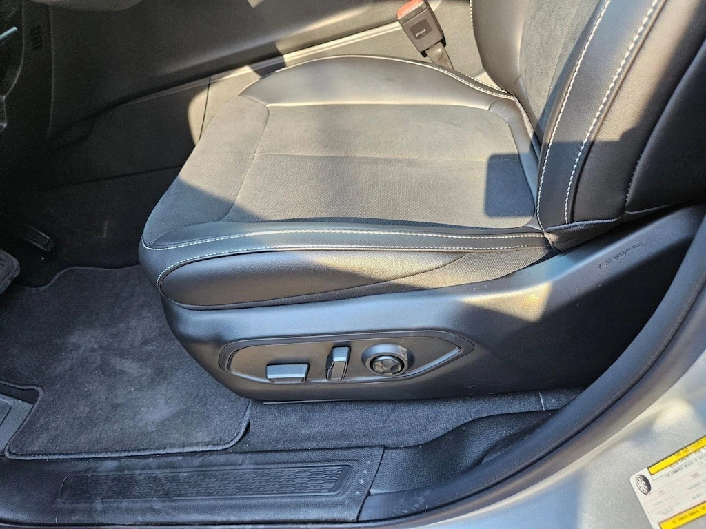 New 2025 Jeep Grand Cherokee Laredo SUV