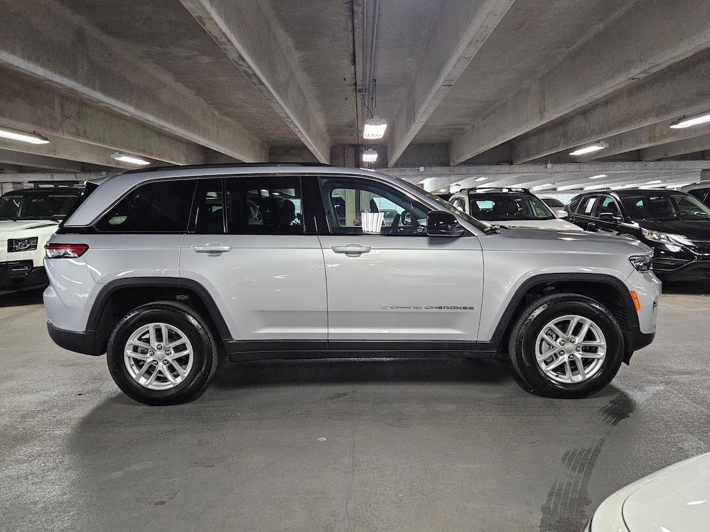 Used 2024 Jeep Grand Cherokee Laredo X Sport Utility