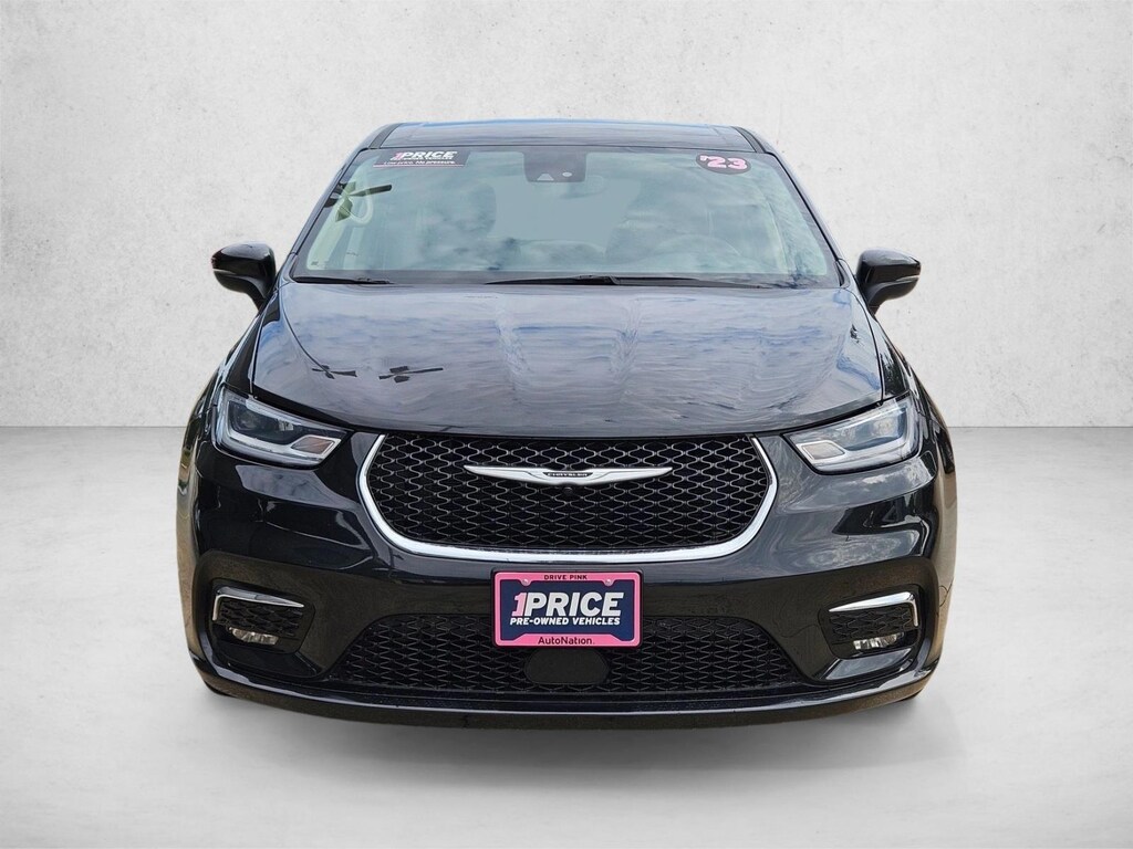 Used 2023 Chrysler Pacifica Hybrid Touring L Mini-van Passenger