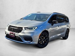 2026 Chrysler Pacifica Select Van Passenger Van