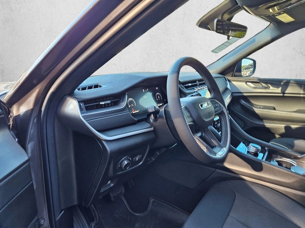 New 2025 Jeep Grand Cherokee Laredo SUV