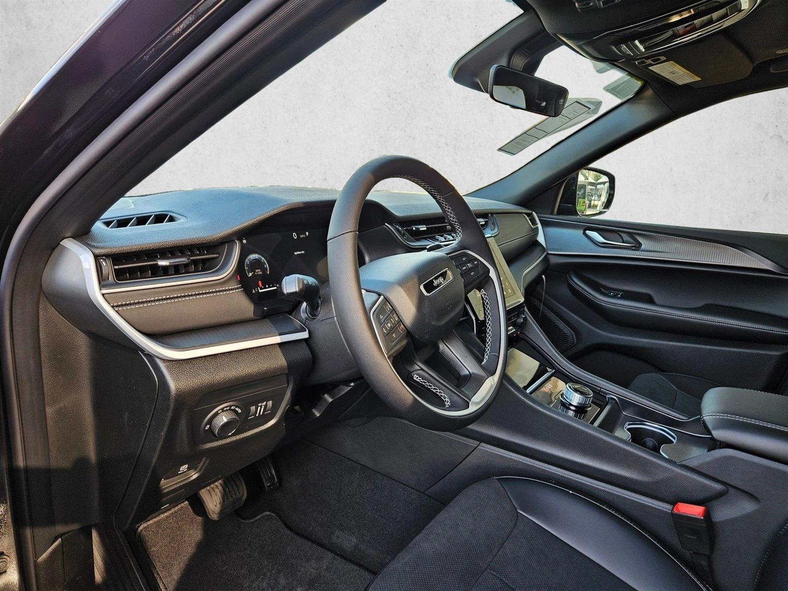 2025 Jeep Grand Cherokee Altitude X photo 3