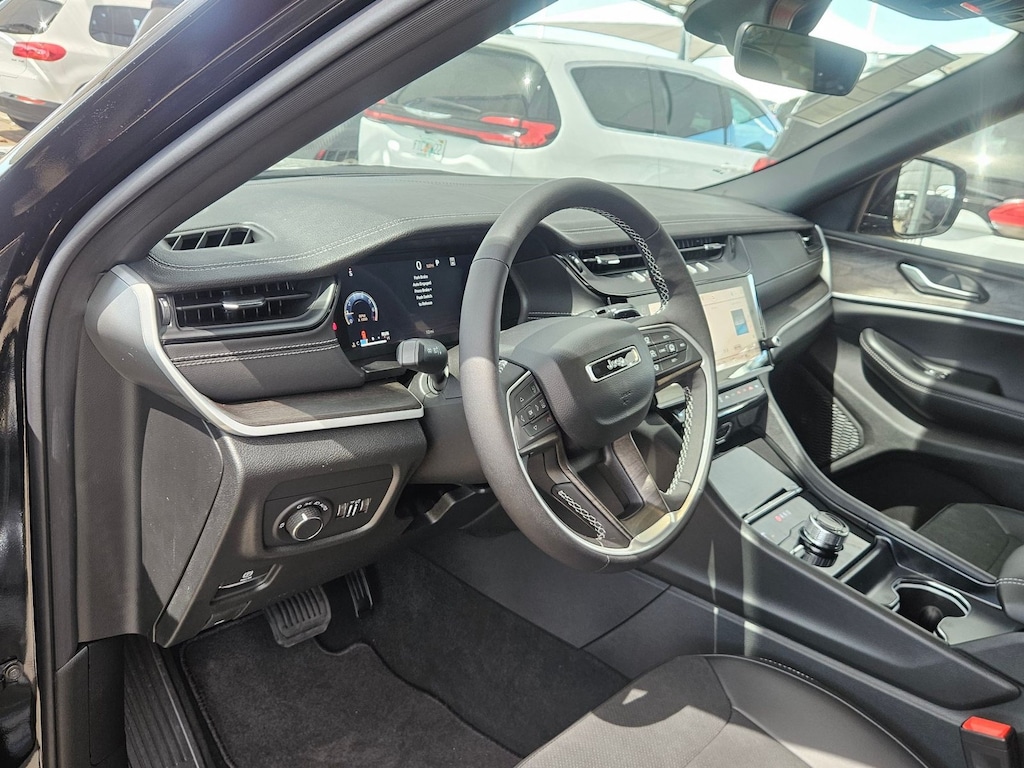 New 2026 Jeep Grand Cherokee Laredo Altitude SUV