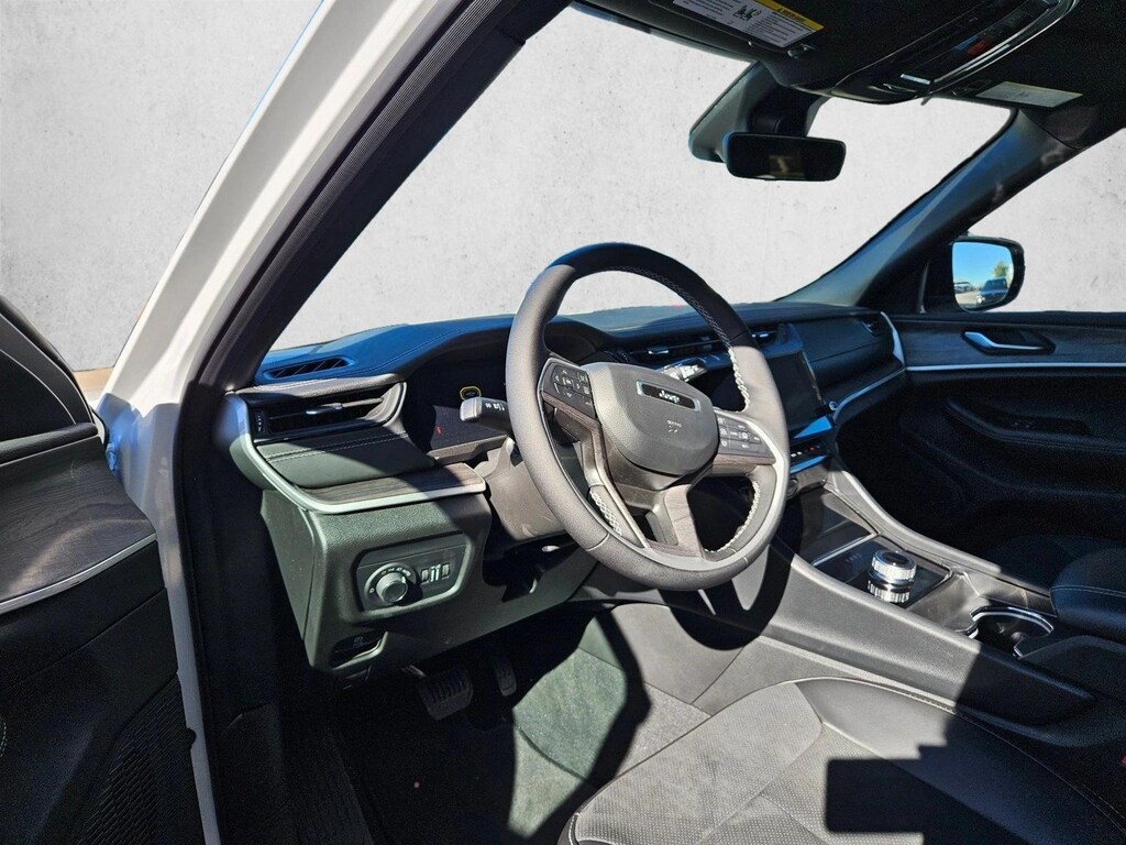 New 2026 Jeep Grand Cherokee Laredo Altitude SUV