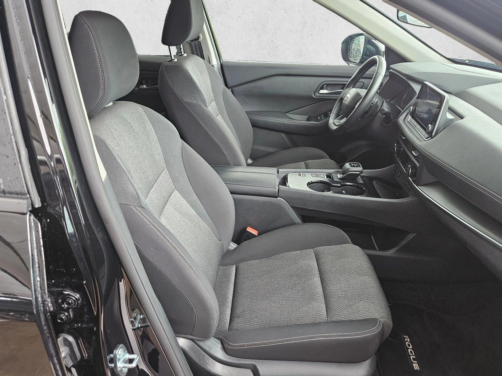 2025 Nissan Rogue SV - Photo 15