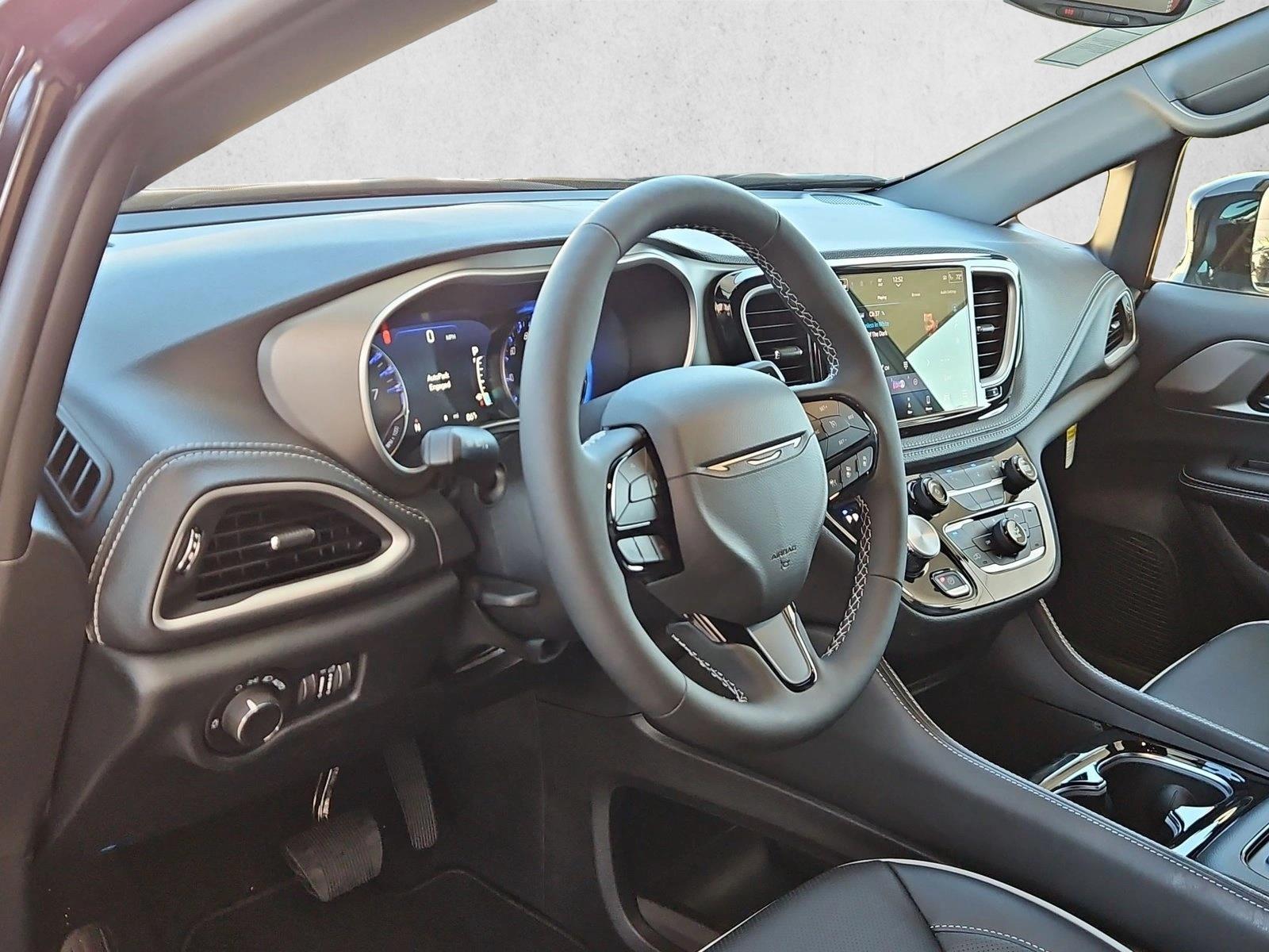 New 2027 Chrysler Pacifica Limited Van Passenger Van