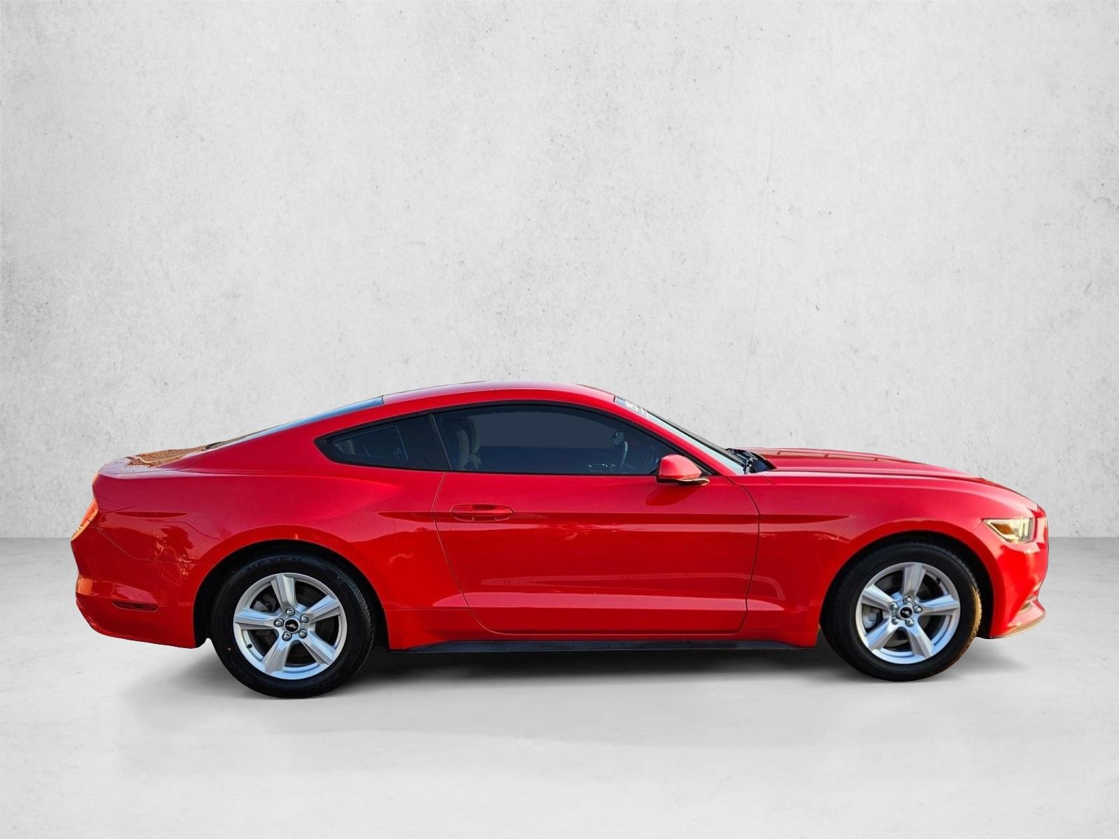 2016 Ford Mustang V6 photo 4