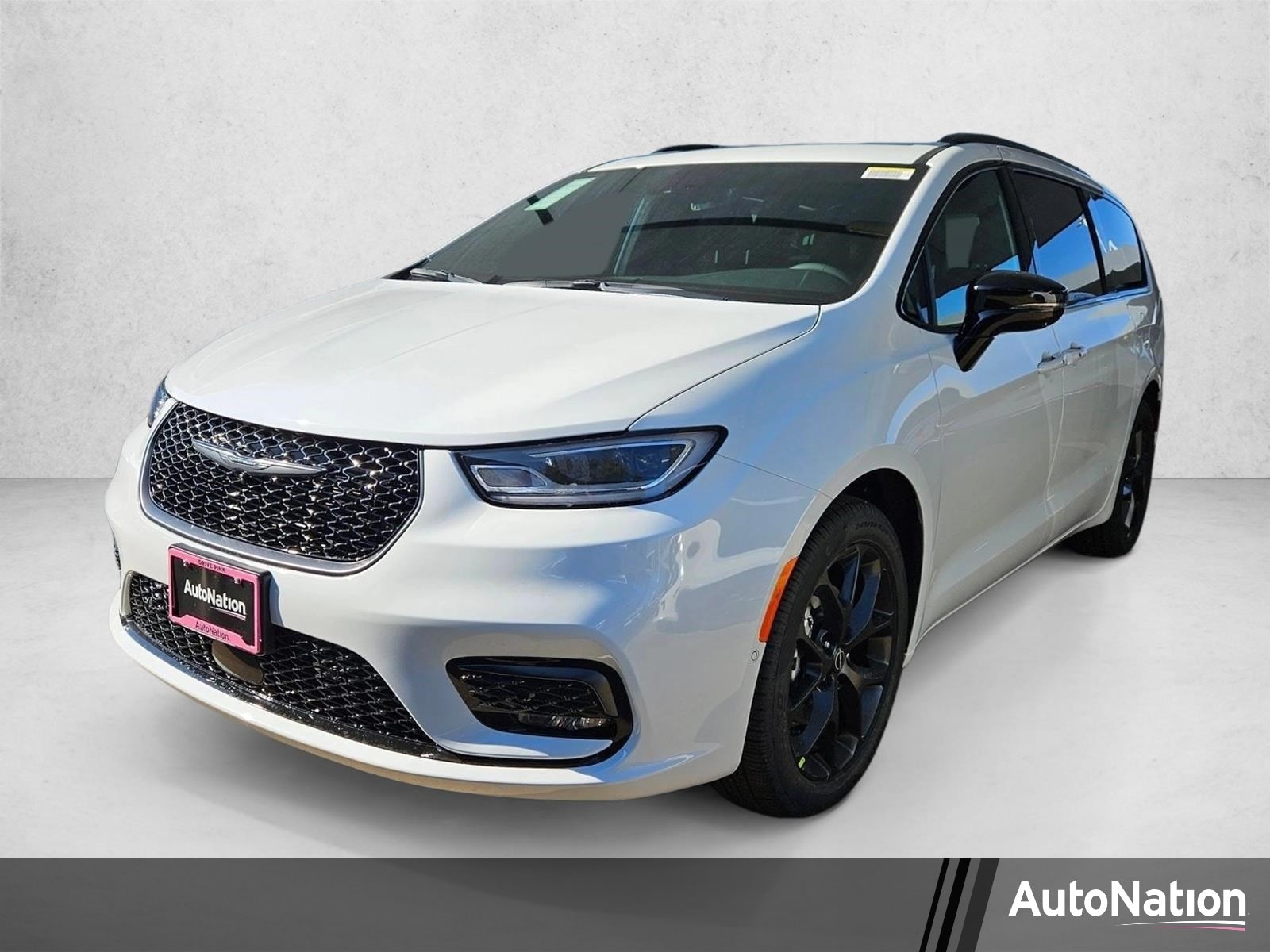 2026 Chrysler Pacifica Select's photo