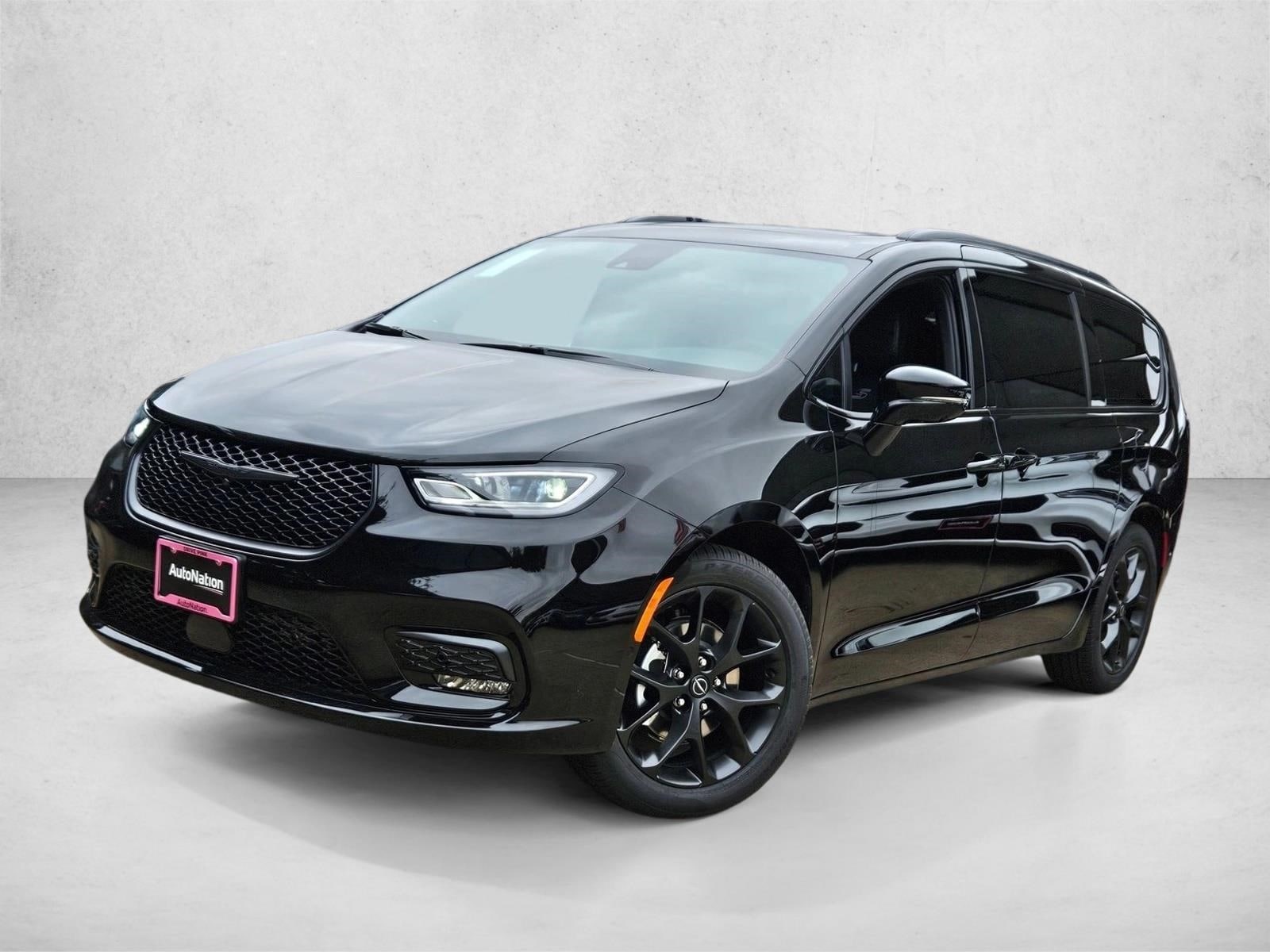 2026 Chrysler Pacifica Limited's photo