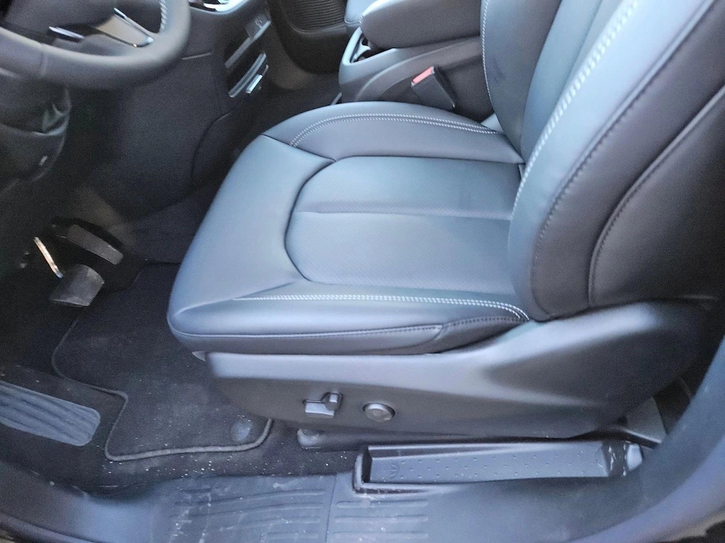 New 2026 Chrysler Pacifica Select Van Passenger Van