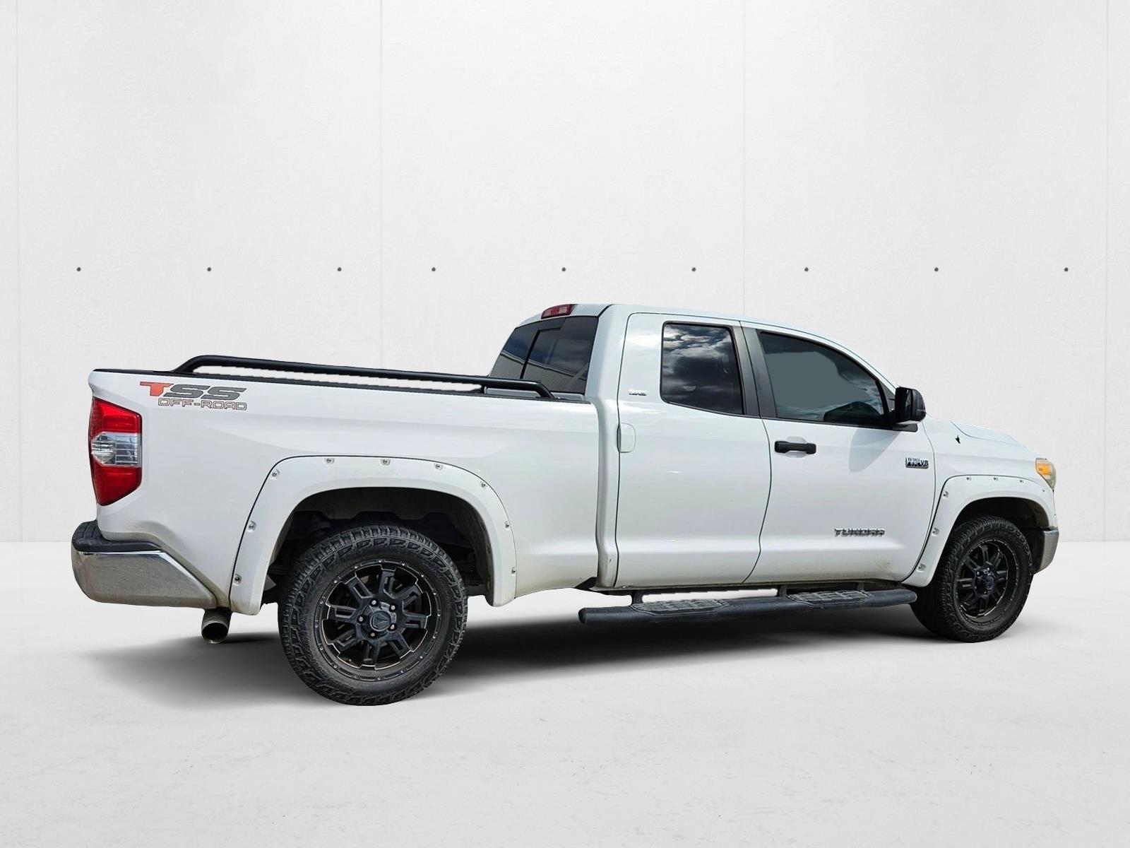 2016 Toyota Tundra SR5 photo 4