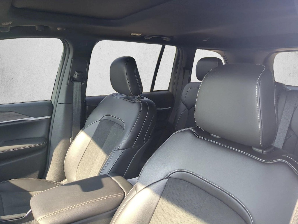 New 2026 Jeep Grand Cherokee Laredo Altitude SUV