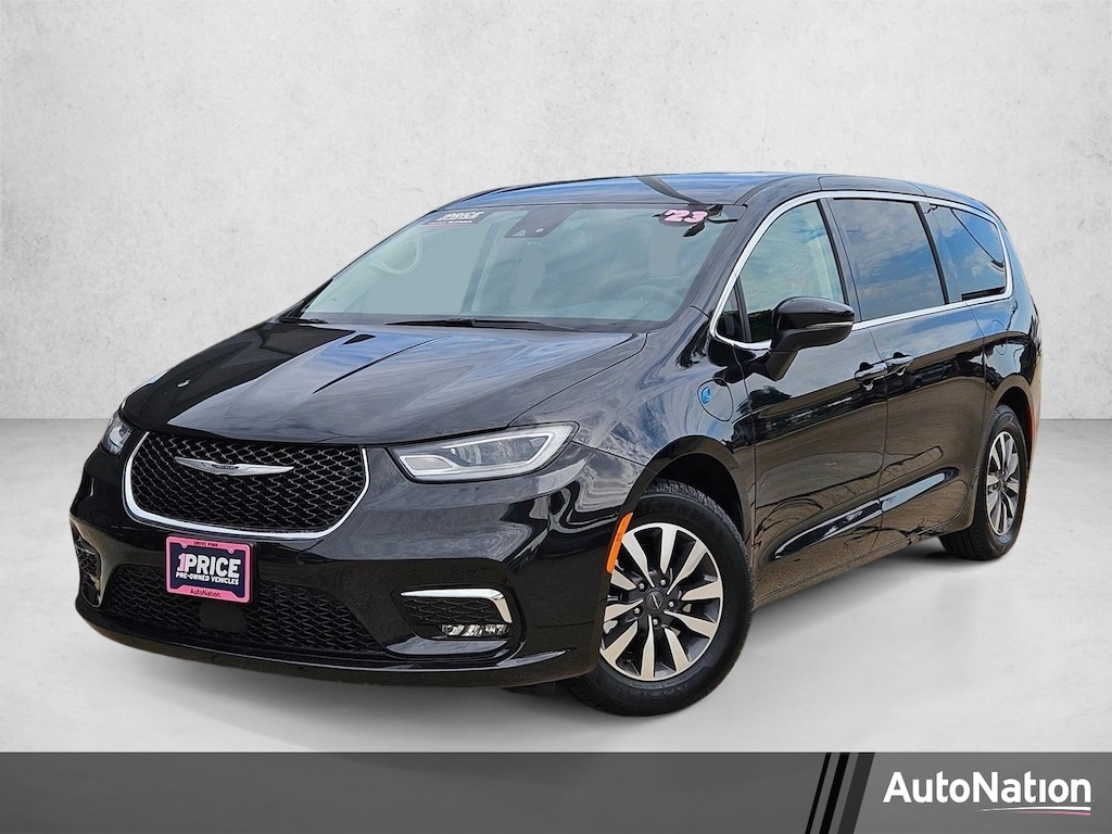 Used 2023 Chrysler Pacifica Hybrid Touring L Mini-van Passenger