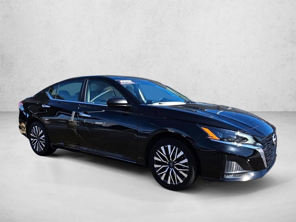 Used 2025 Nissan Altima SV 4dr Car
