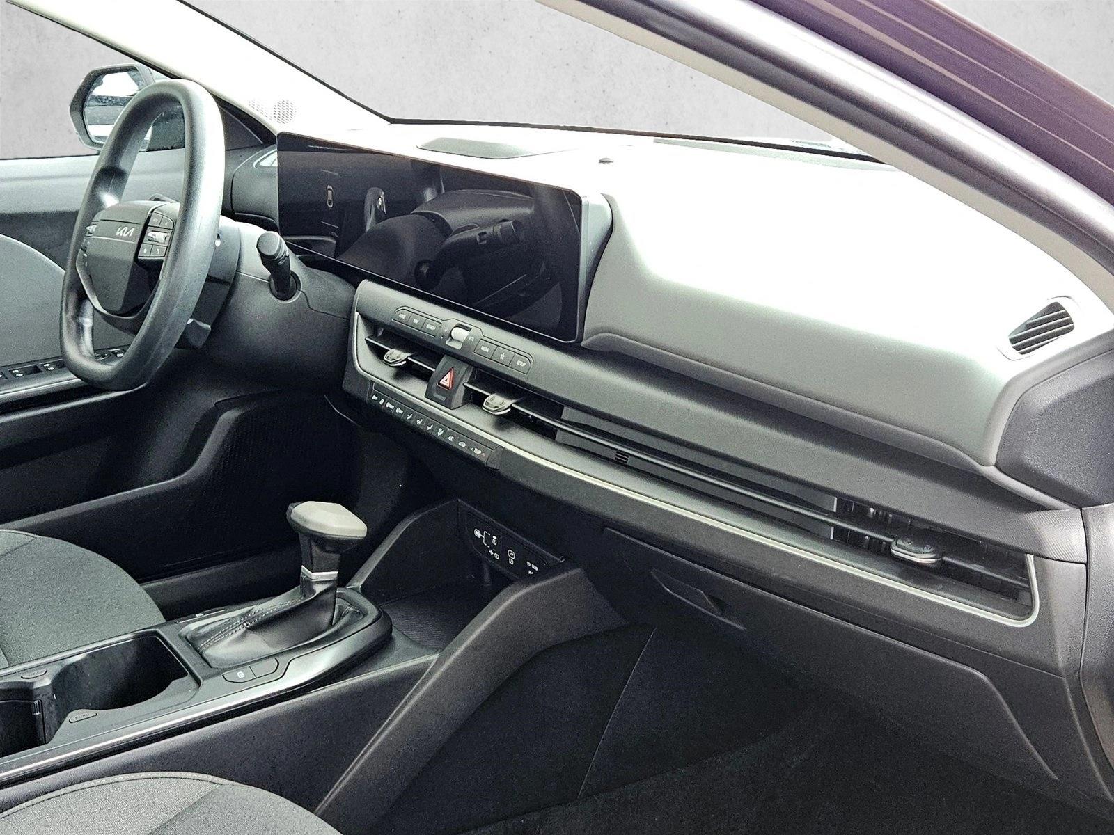 2025 Kia K4 LXS - Photo 14