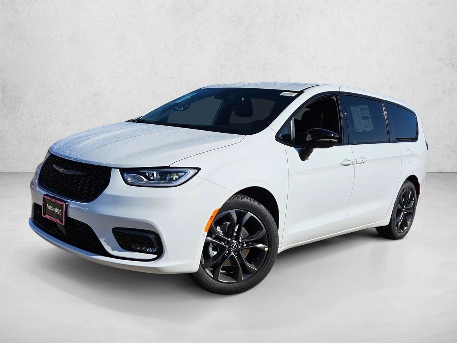 2026 Chrysler Pacifica Select's photo