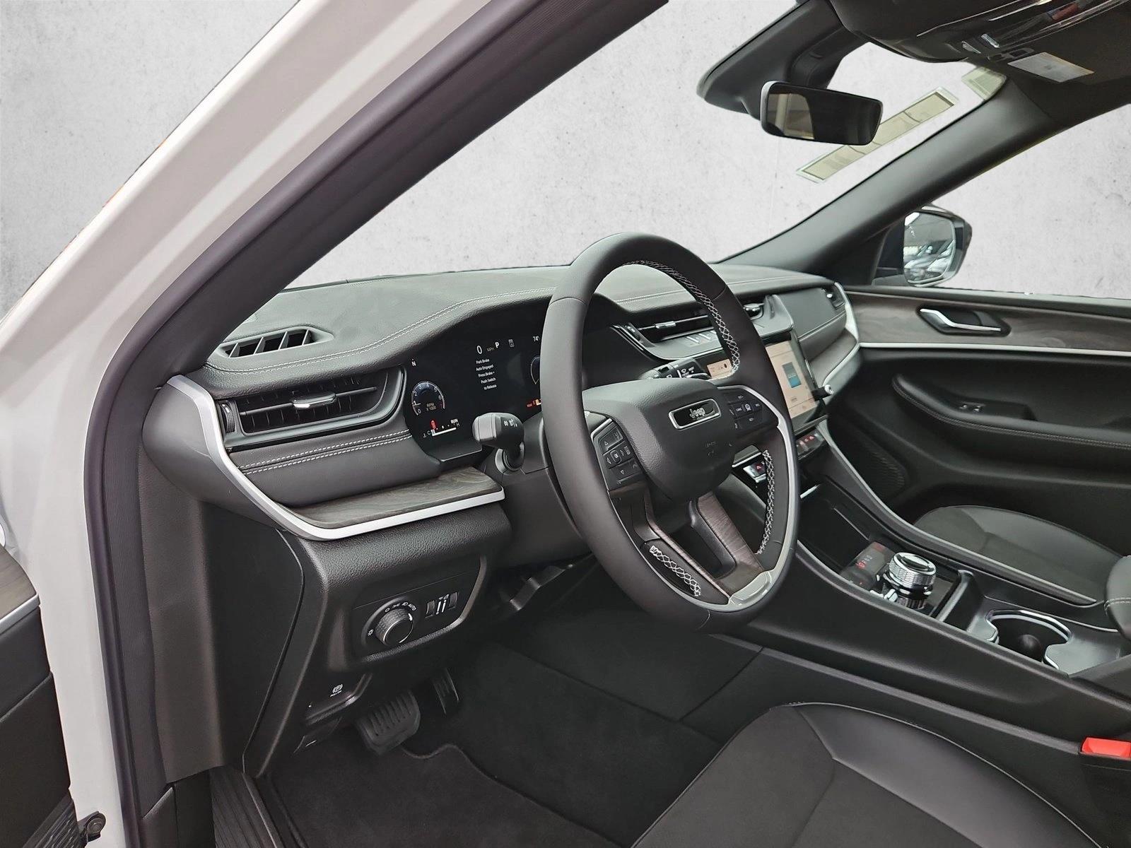 New 2027 Jeep Grand Cherokee 2 Row Laredo Altitude SUV