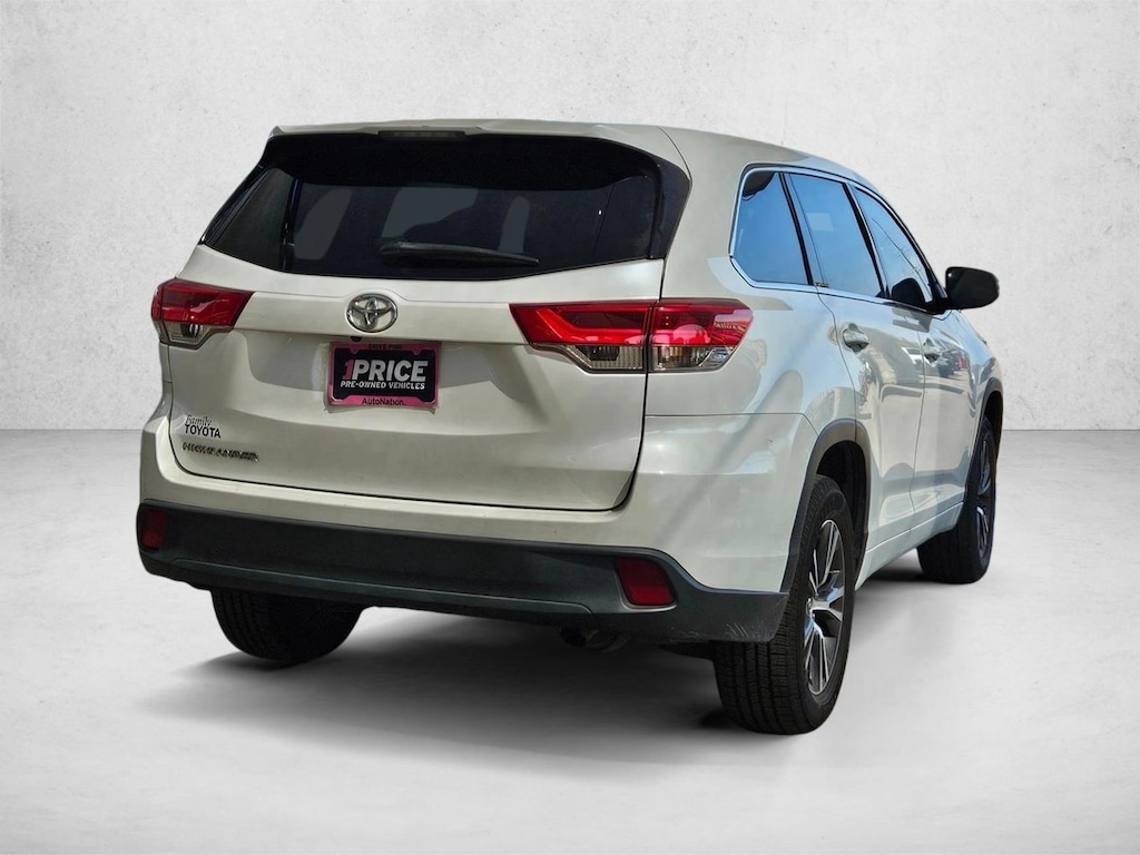 Used 2018 Toyota Highlander LE Sport Utility