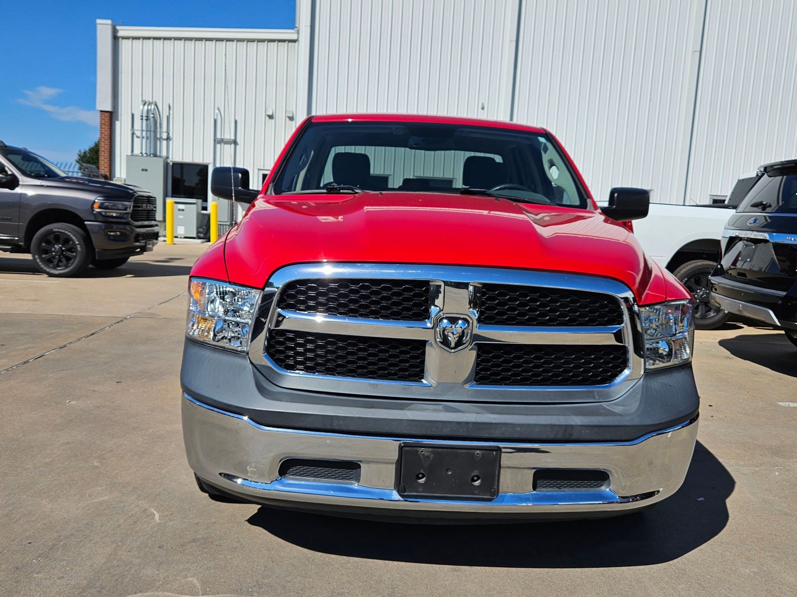 2018 Ram 1500 Tradesman photo 2
