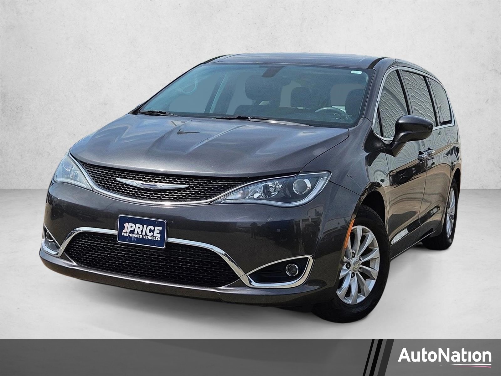 2018 Chrysler Pacifica Touring Plus's photo