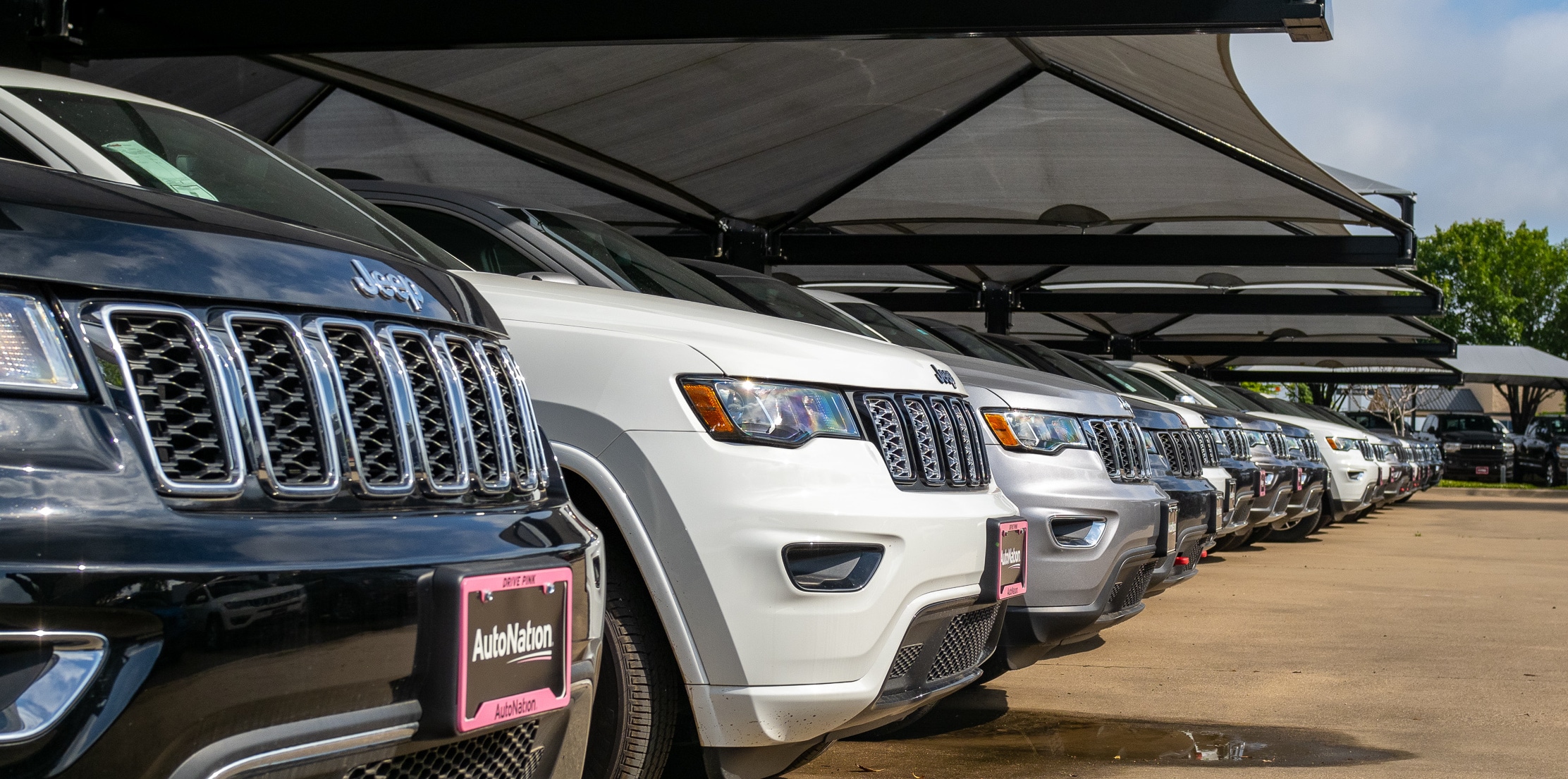 Exterior view of AutoNation Chrysler Dodge Jeep Ram North Fort Worth