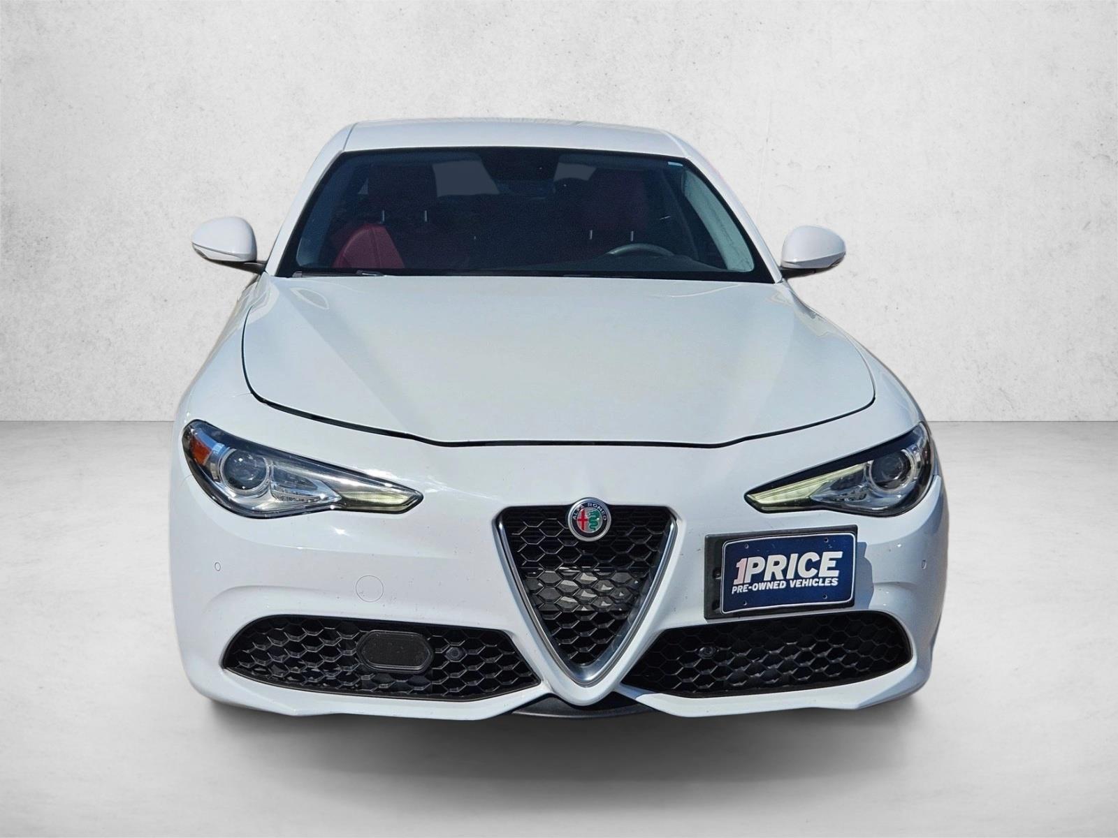 2018 Alfa Romeo Giulia photo 2