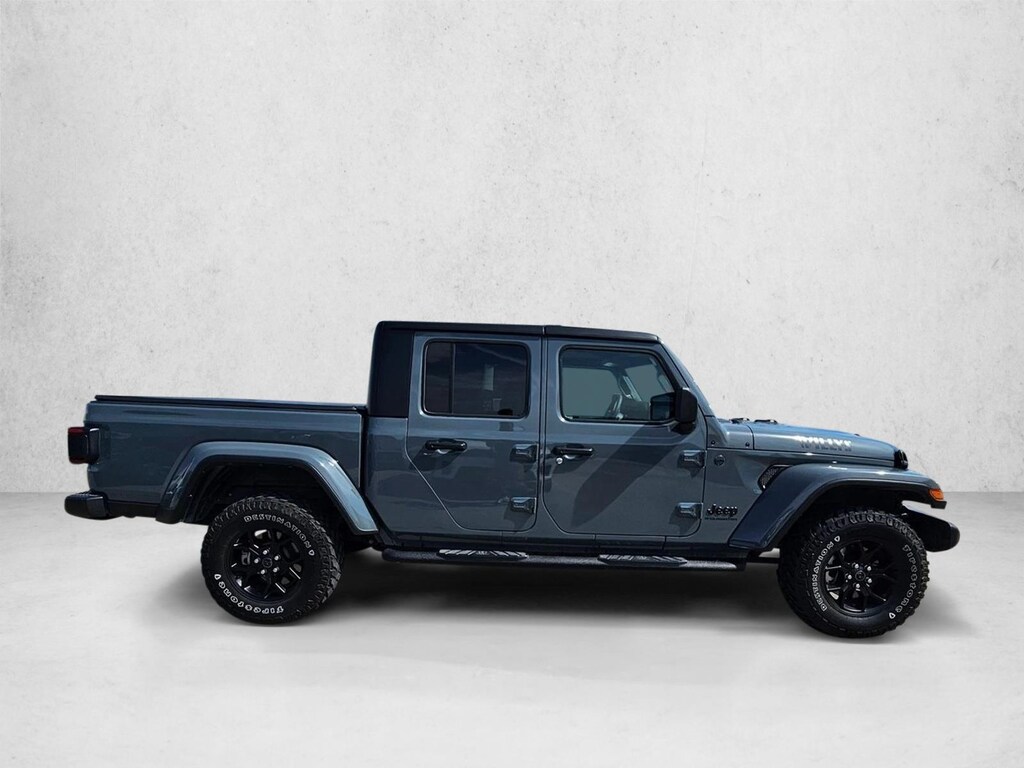 Used 2024 Jeep Gladiator Willys Crew Cab Pickup
